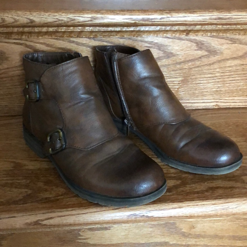 Brown leather Naturalizer bootie